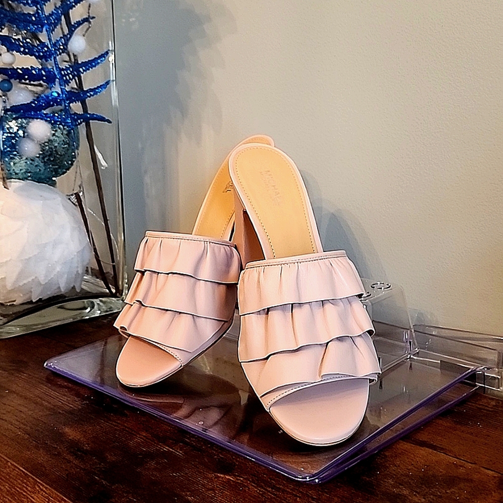 Michael Michael Kors Bella Ruffled Mule Size 8.